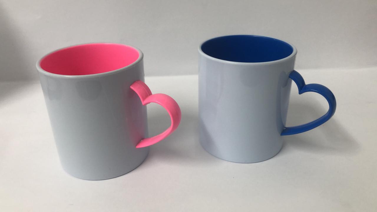 Caneca Polímero alça coração  e interno colorido
